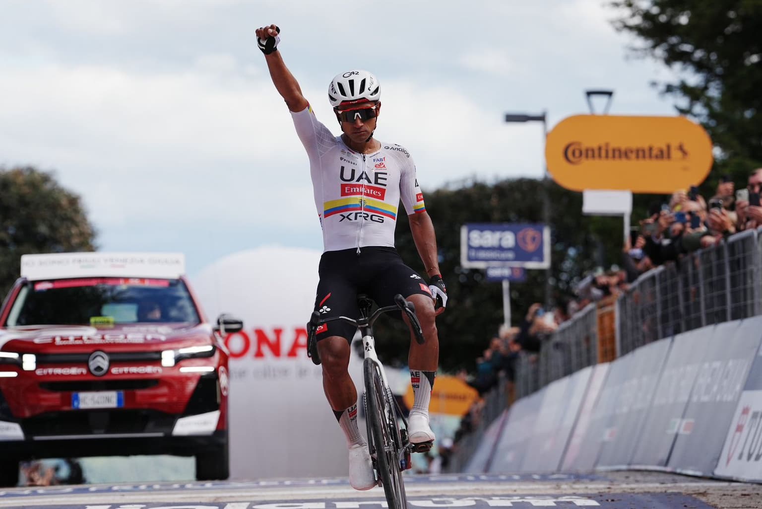 Jhonatan Narváez vuelve a hacer historia: ganó la etapa 8 del Giro de Italia 2026