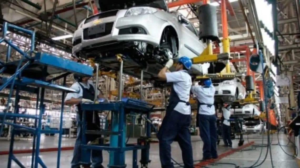 Fuerte caída de la economía en febrero: 2,6% mensual y 2,1% interanual
