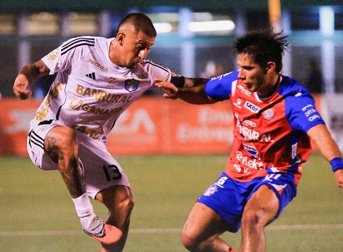 EN VIVO | Comunicaciones vs. Xelajú MC chocan en el partido de ida de las semifinales del Clausura 2026