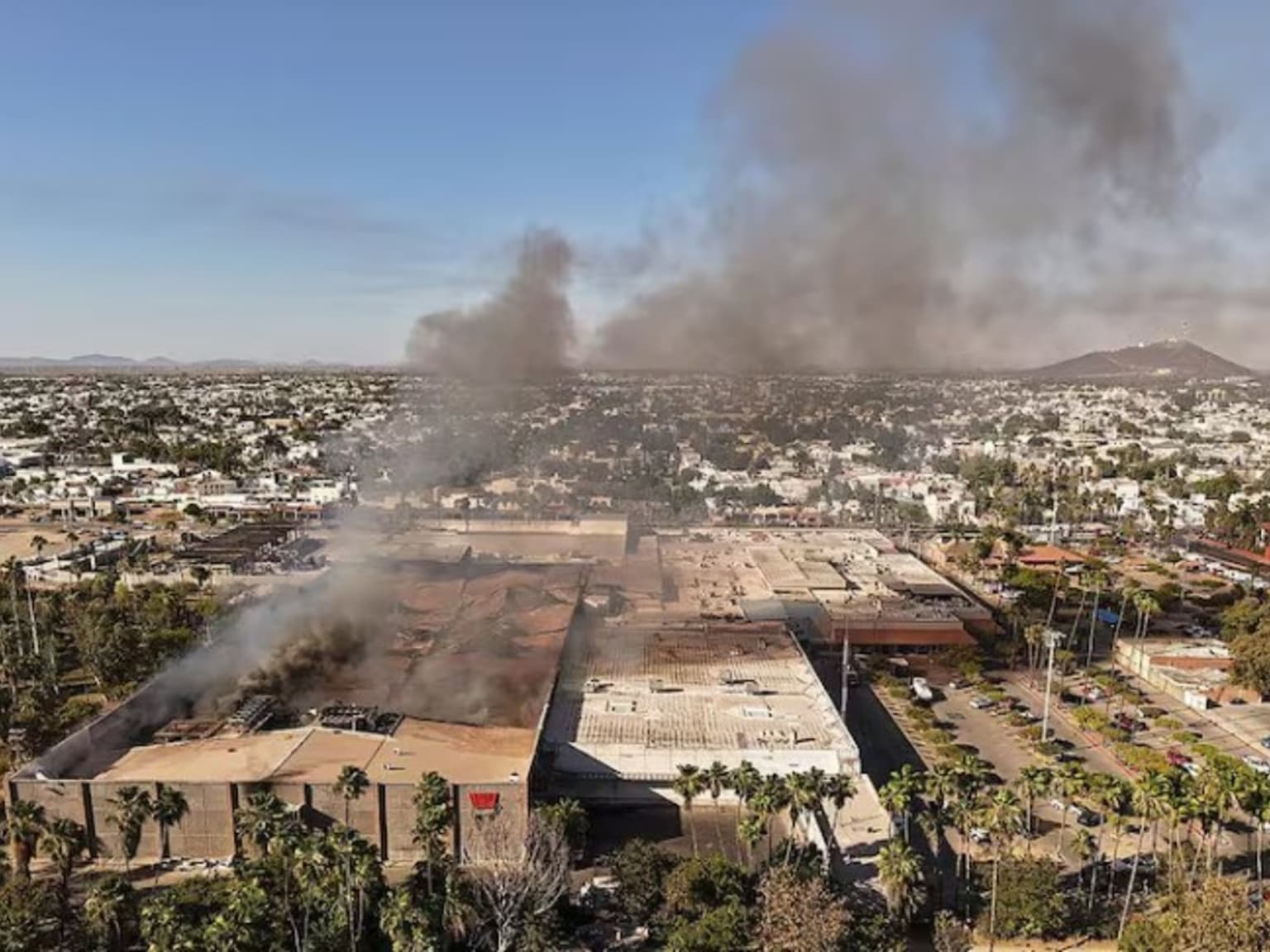 Se incendió un shopping de México: al menos cinco personas murieron y más de 40 resultaron heridas